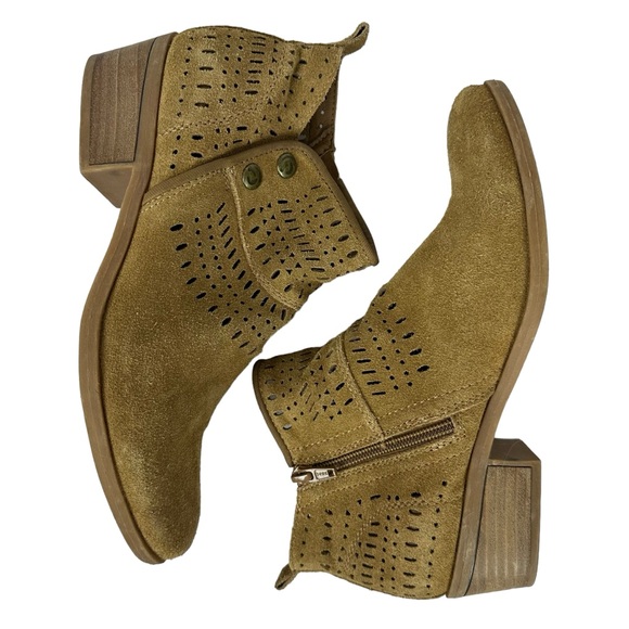 BareTraps Greta Suede Ankle Booties 8.5 - Picture 9 of 13